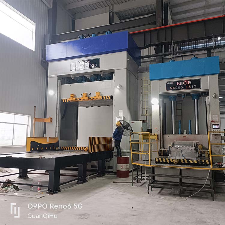 適用輪胎制造業自動化的輪胎合模